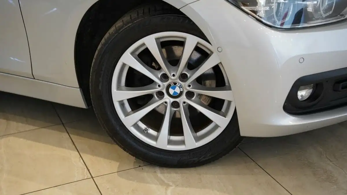 2019-bmw-3-series-20td-318d-se-150bhp-ss-touring-5d-big-2