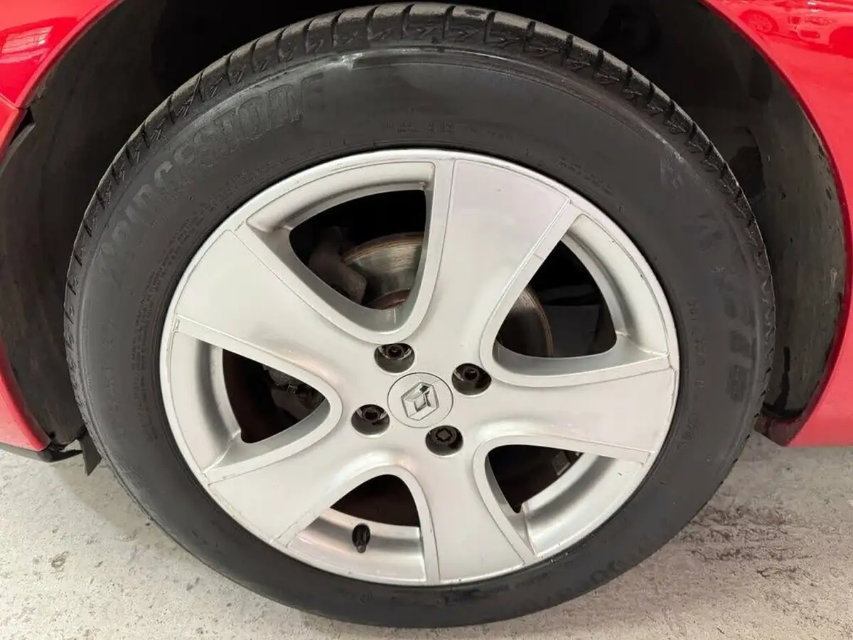 2014-renault-clio-15td-dynamique-medianav-edc-auto-big-23