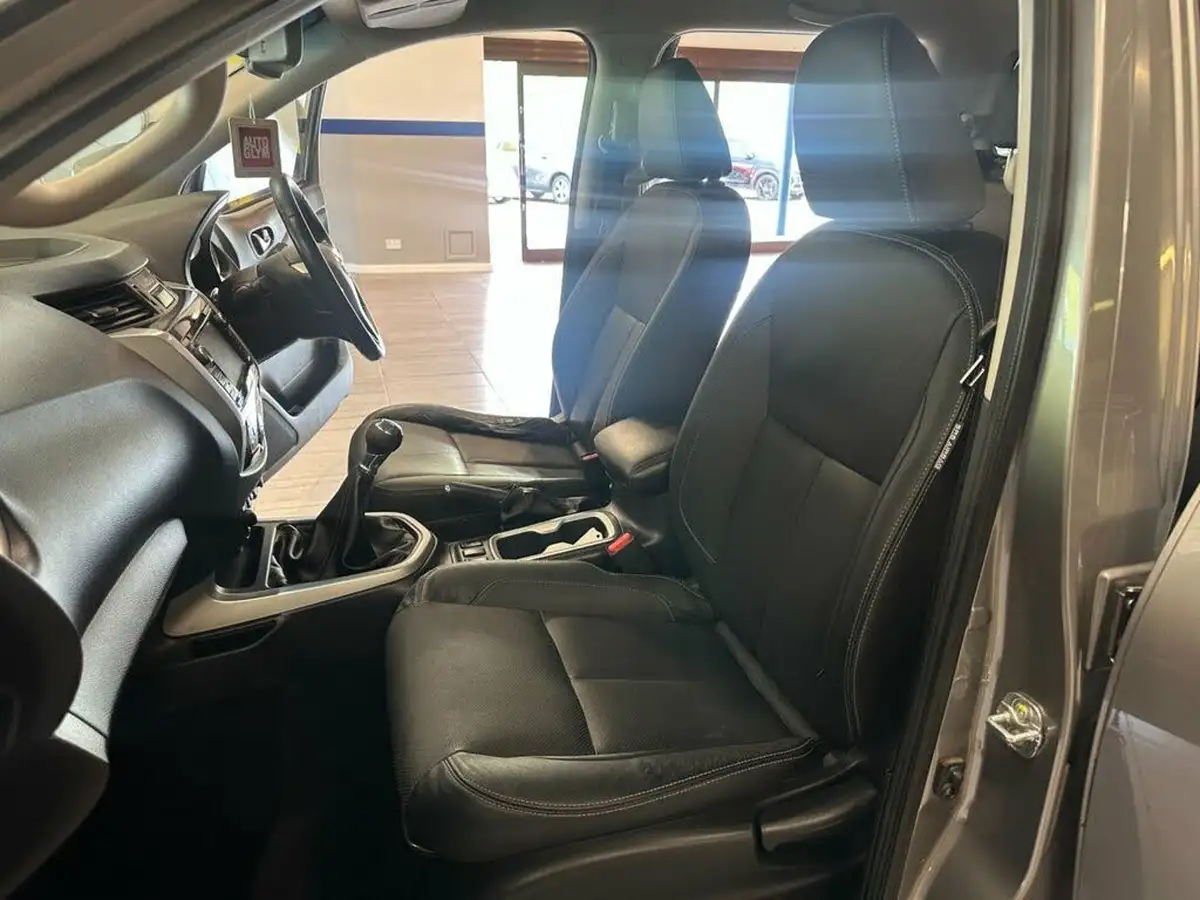 2016-nissan-np300-navara-23dci-tekna-big-11