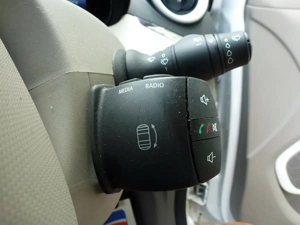 2018-renault-zoe-e-expression-nav-big-20