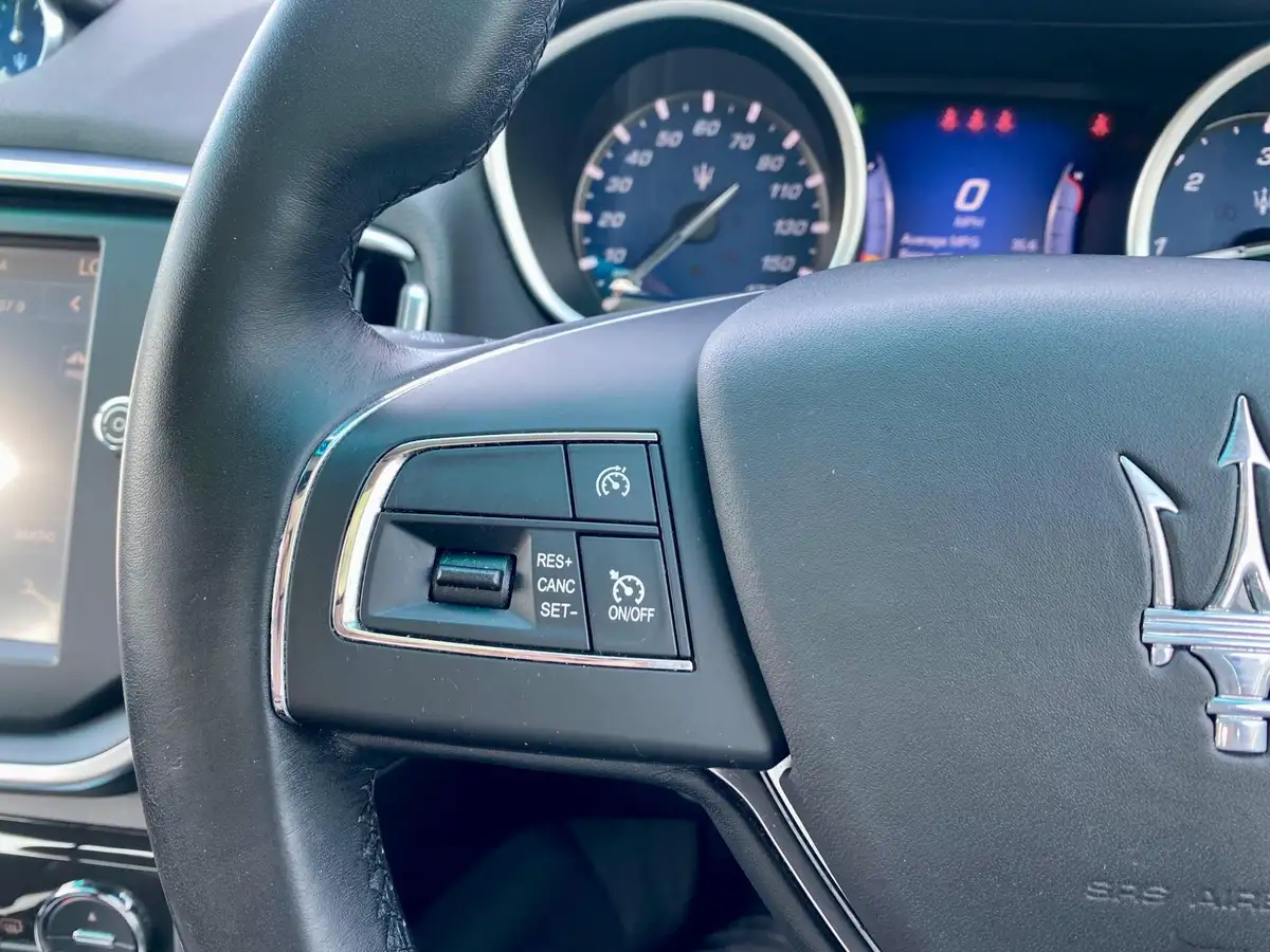 2017-maserati-ghibli-30td-big-30