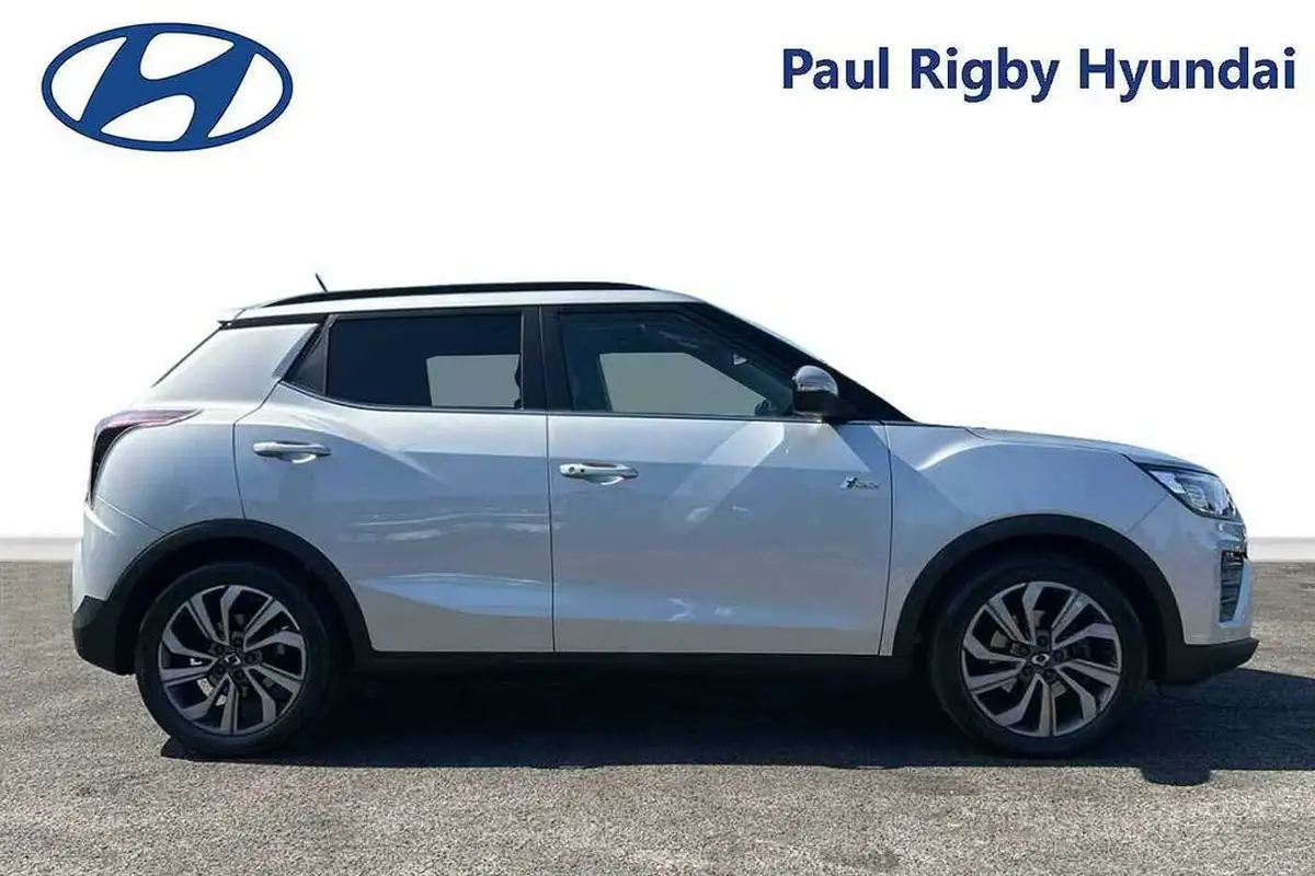 2021-kgm-ssangyong-tivoli-15-ultimate-auto-big-3