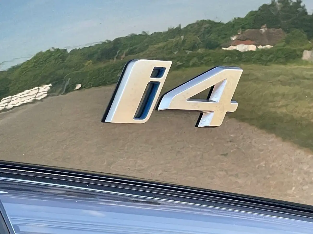 2024-bmw-i4-e-edrive40-m-sport-pro-packtech-pack-big-8