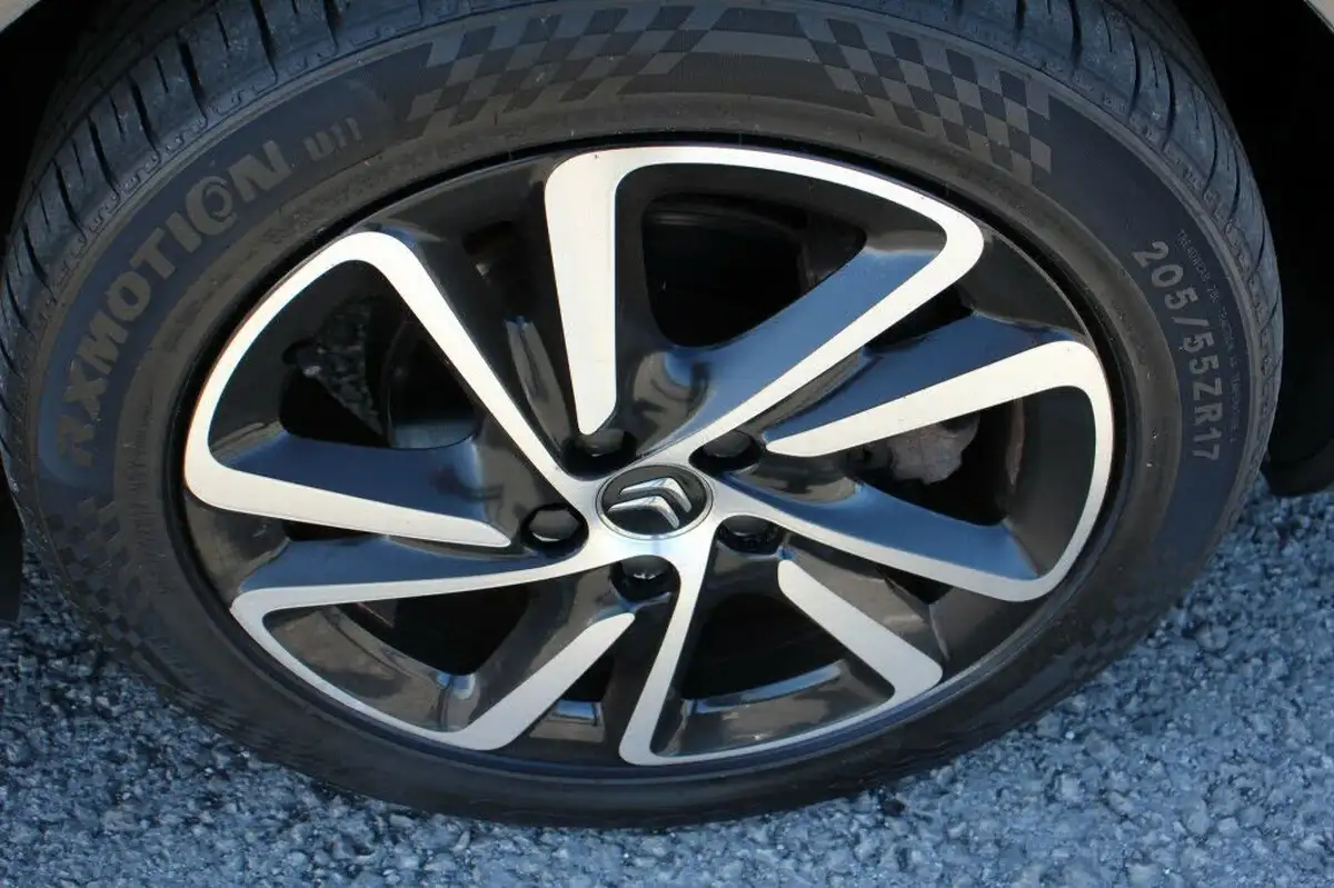 2018-citroen-c4-spacetourer-12-puretech-flair-big-18
