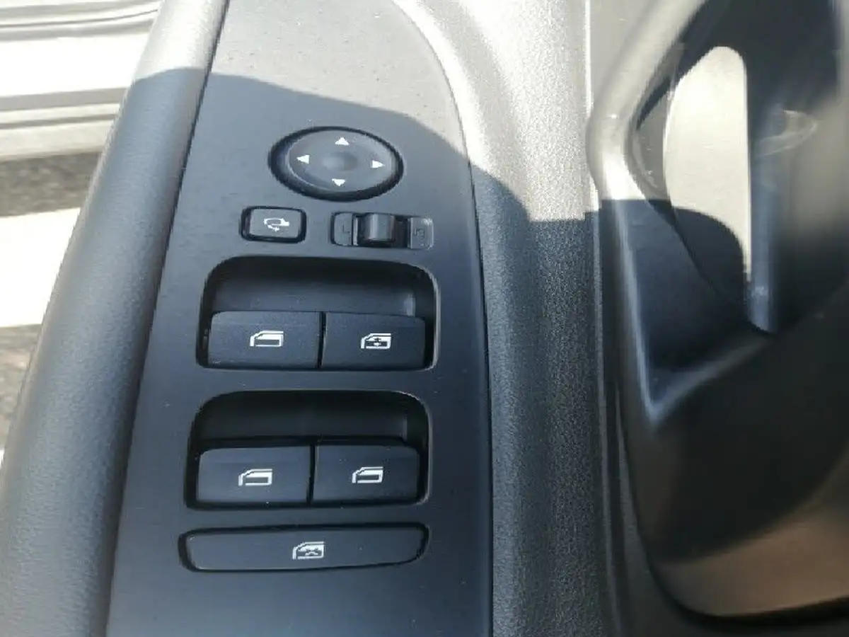 2022-hyundai-bayon-10-t-gdi-se-connect-dct-big-9