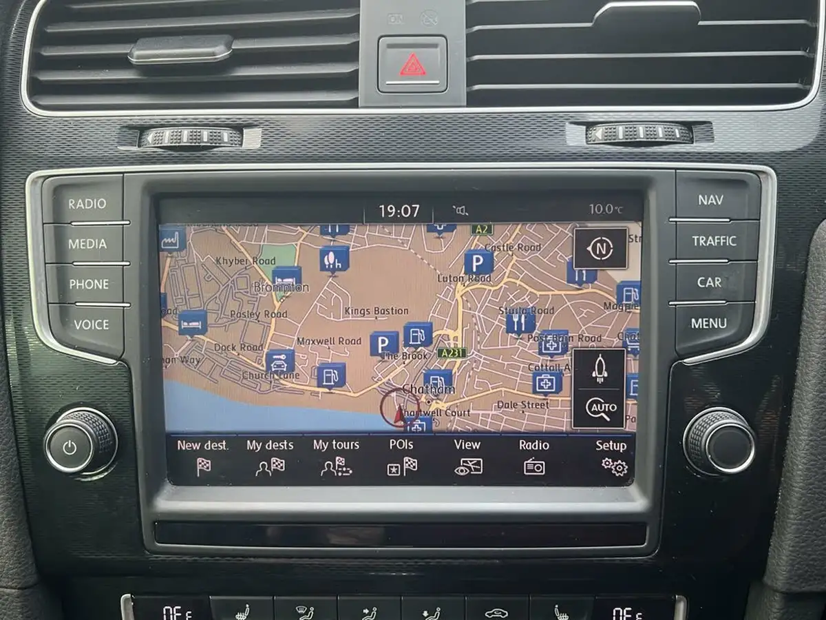 2016-volkswagen-golf-14-tsi-gte-nav-big-40
