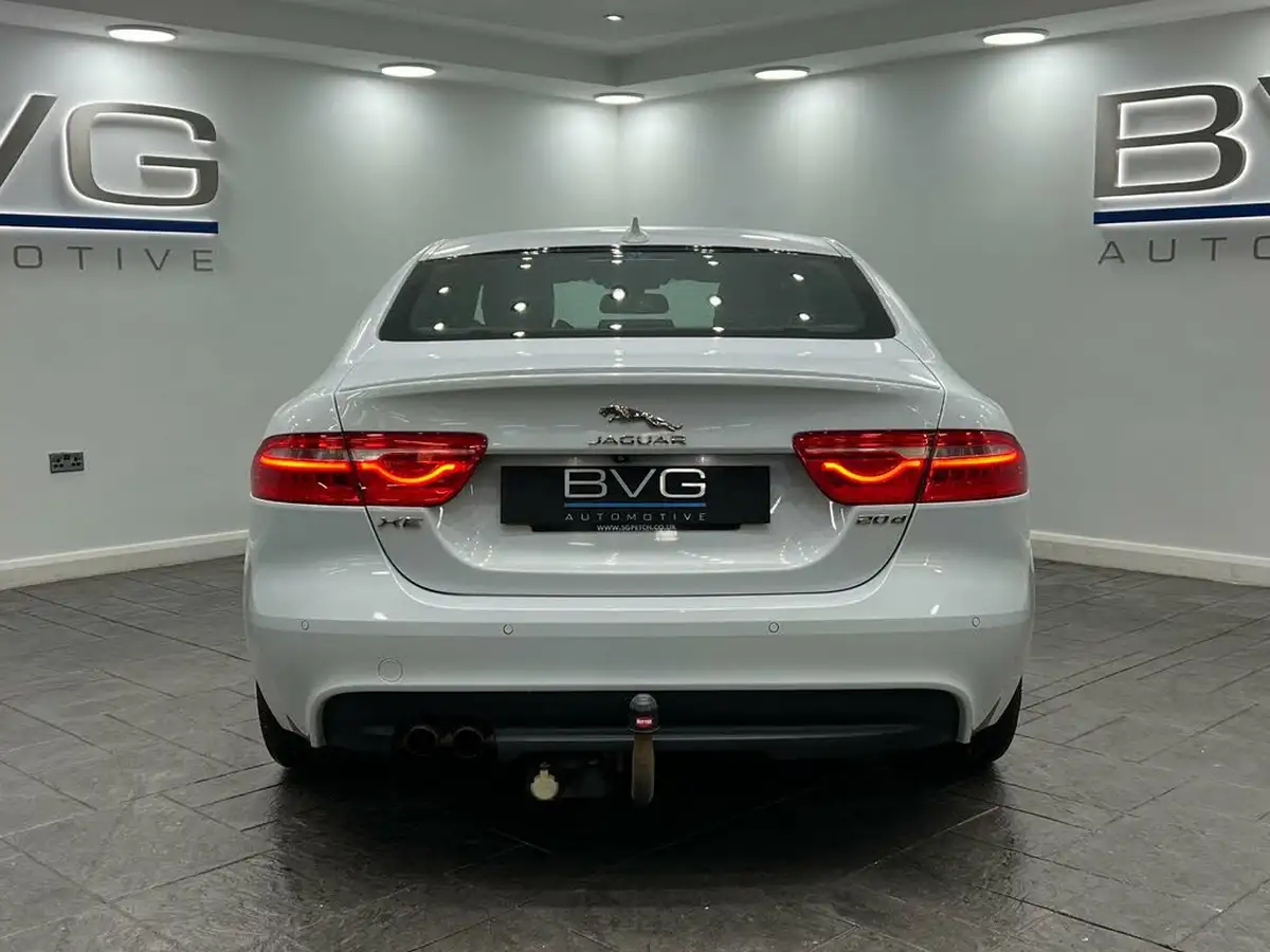 2015-jaguar-xe-20td-r-sport-180ps-auto-big-10