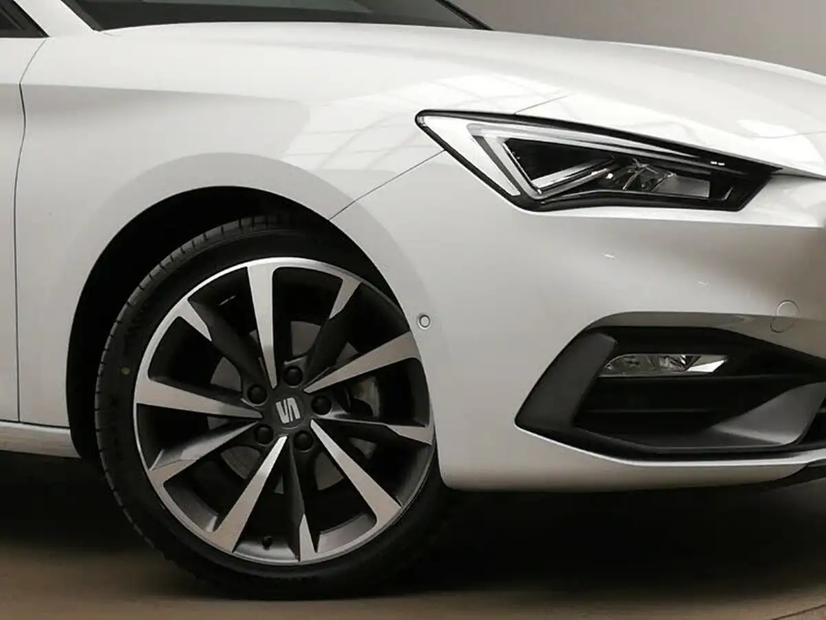 2023-seat-leon-10-etsi-evo-fr-sport-hatchback-big-8