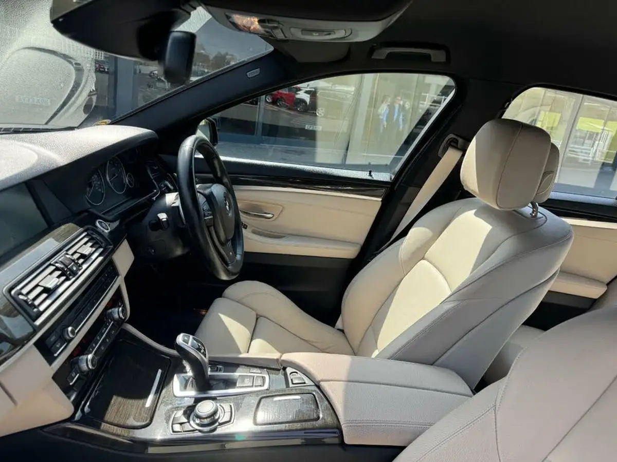 2010-bmw-5-series-44-550i-m-sport-big-18