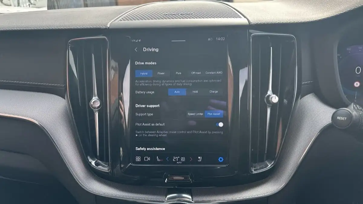 2022-volvo-xc60-20-t8-r-design-pro-455bhp-plug-in-hybrid-big-20
