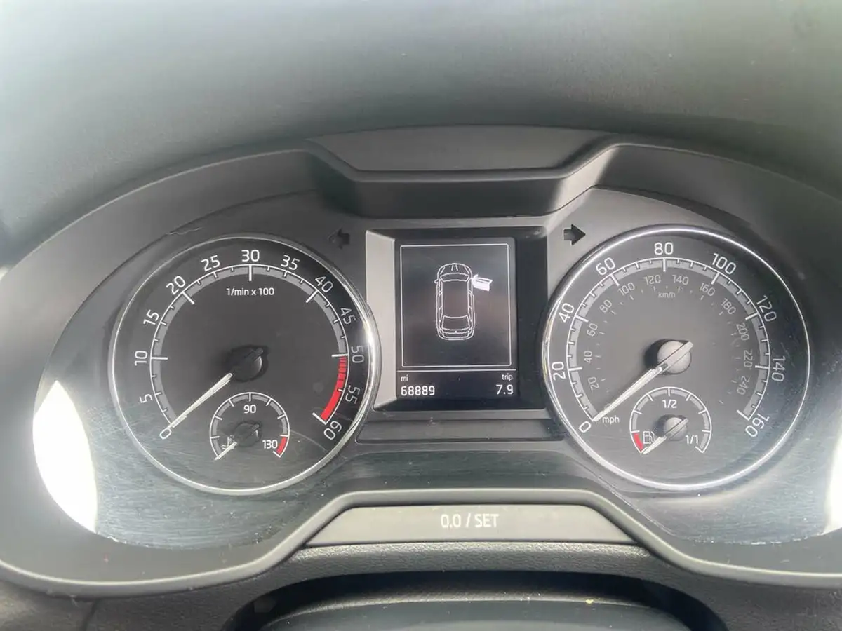 2018-skoda-octavia-16tdi-se-scr-estate-dsg-big-23
