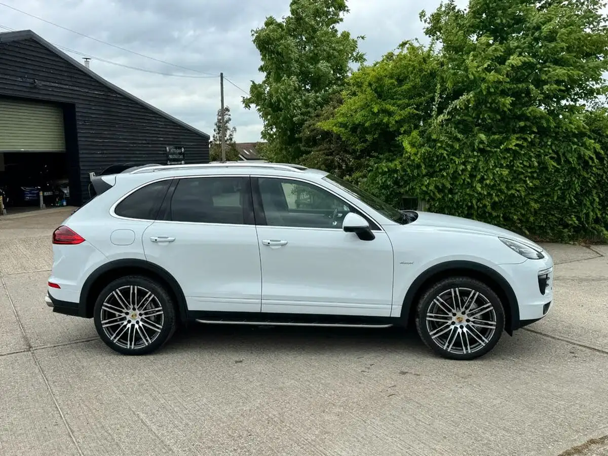 2015-porsche-cayenne-42td-s-big-19