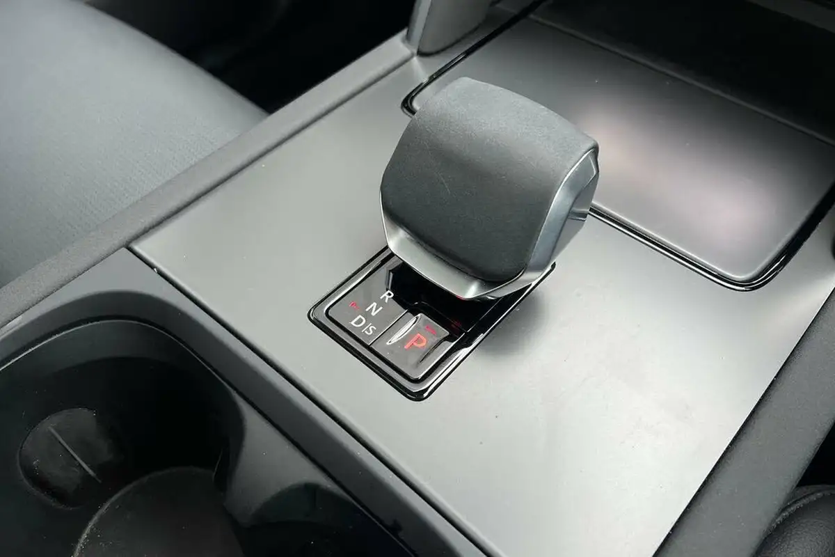 2024-land-rover-discovery-sport-15-p300e-s-big-57