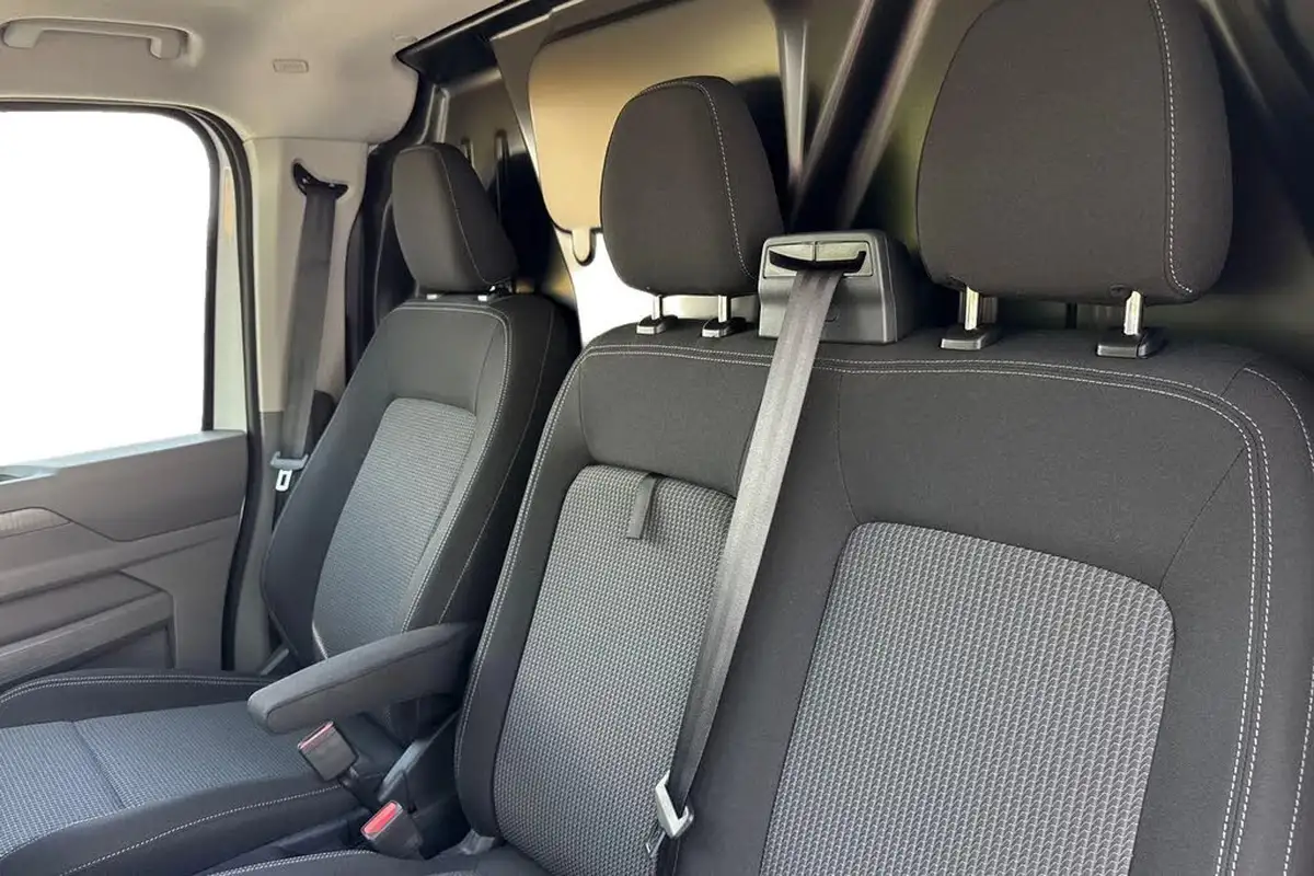 2025-volkswagen-transporter-20tdi-t30-commerce-plus-bmt-swb-150pseu6e-big-14