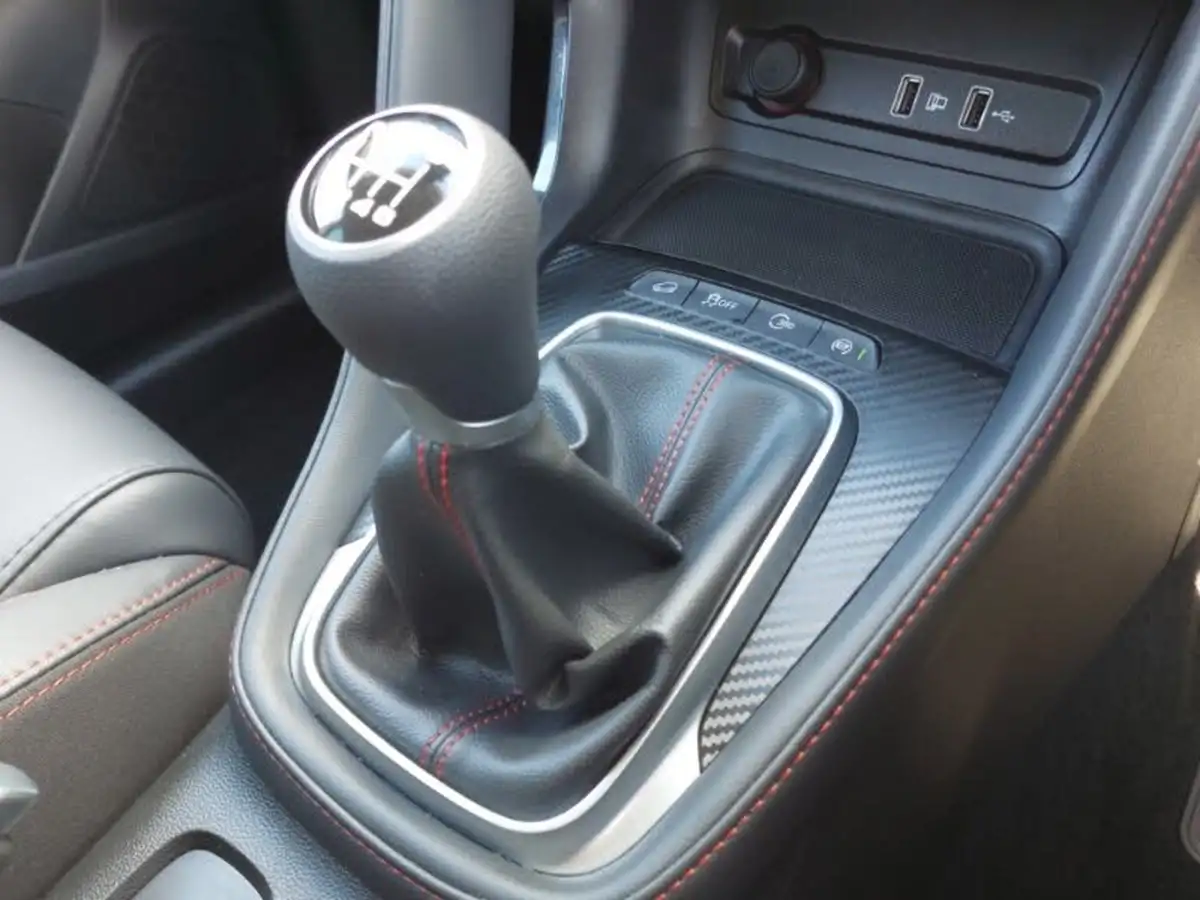 2024-mg-zs-suv-10t-gdi-exclusive-big-18