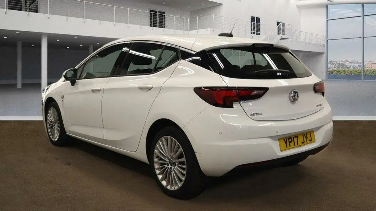 2017-vauxhall-astra-10i-turbo-elite-ssecoflex-hatchback-big-6