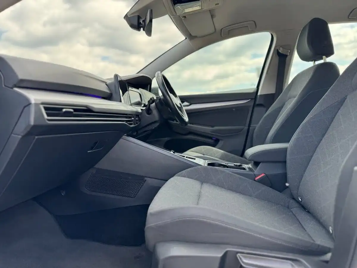 2022-volkswagen-golf-10-etsi-life-hatchback-big-32