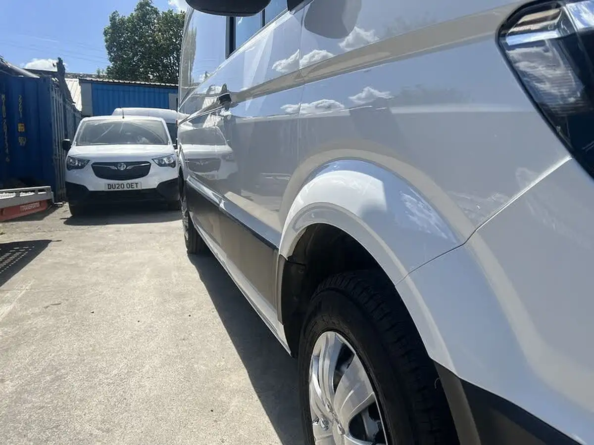 2019-volkswagen-crafter-20tdi-cr35-mwb-140pseu6-startline-panel-van-big-9