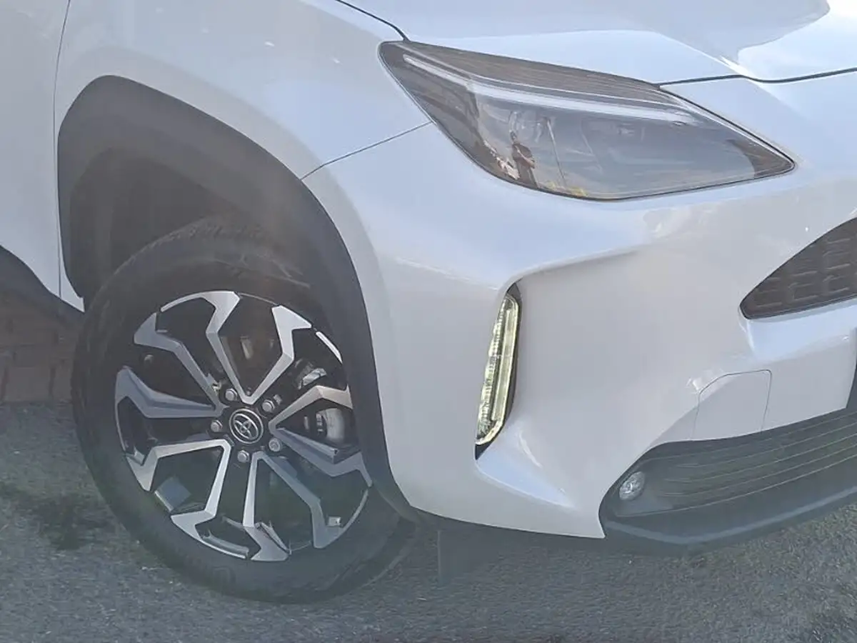 2024-toyota-yaris-cross-15-vvt-i-design-big-8