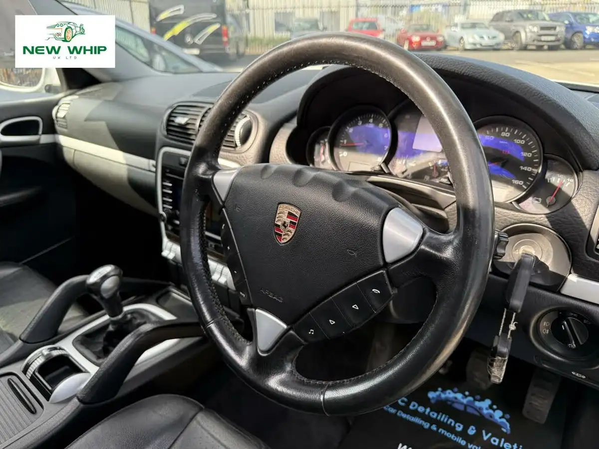 2004-porsche-cayenne-32-big-5