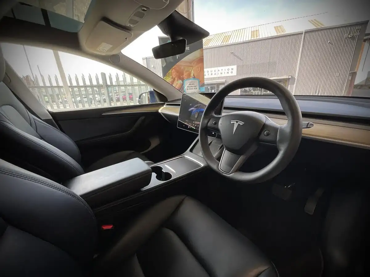 2022-tesla-model-y-e-long-range-big-6