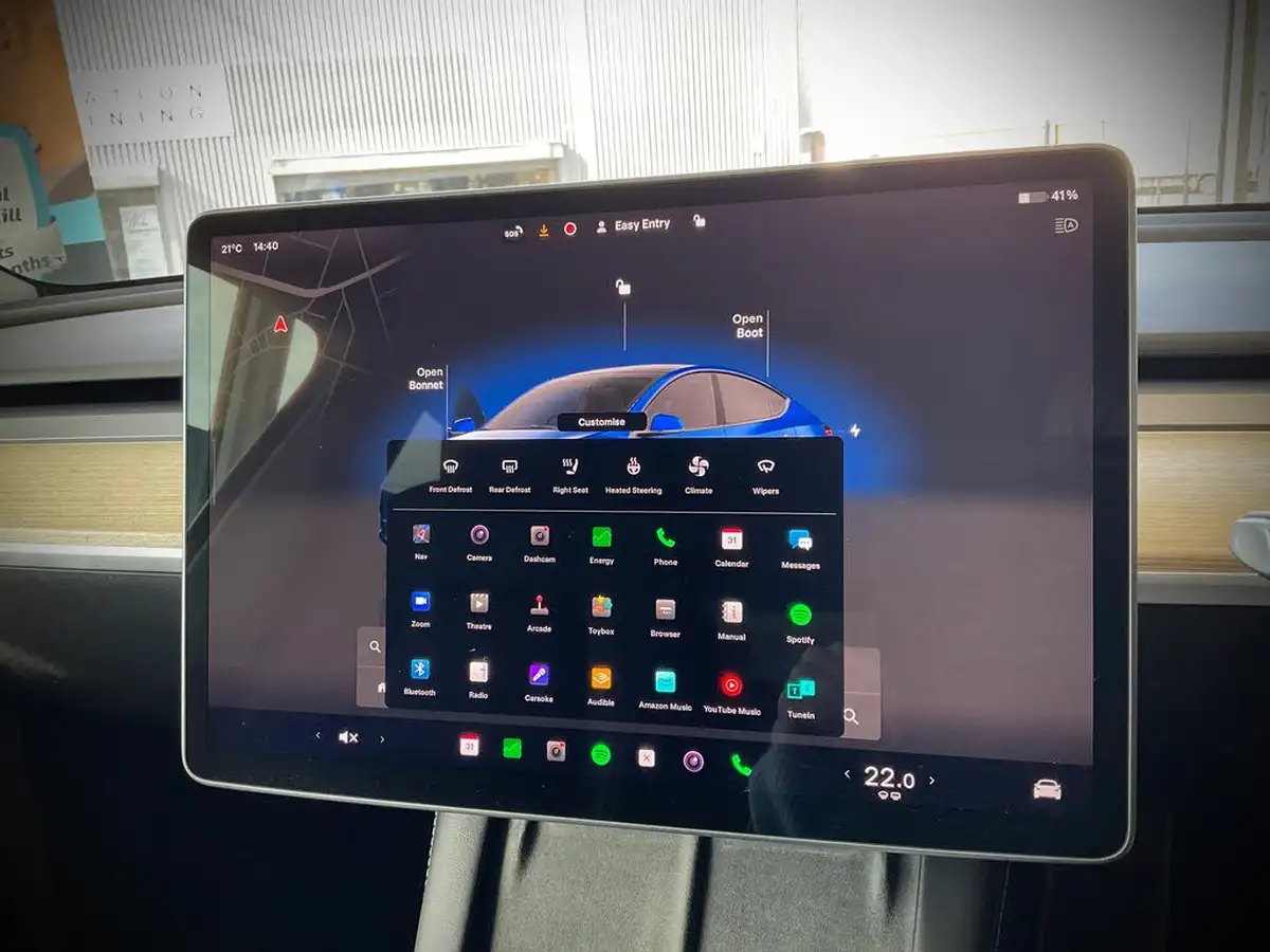 2022-tesla-model-y-e-long-range-big-30
