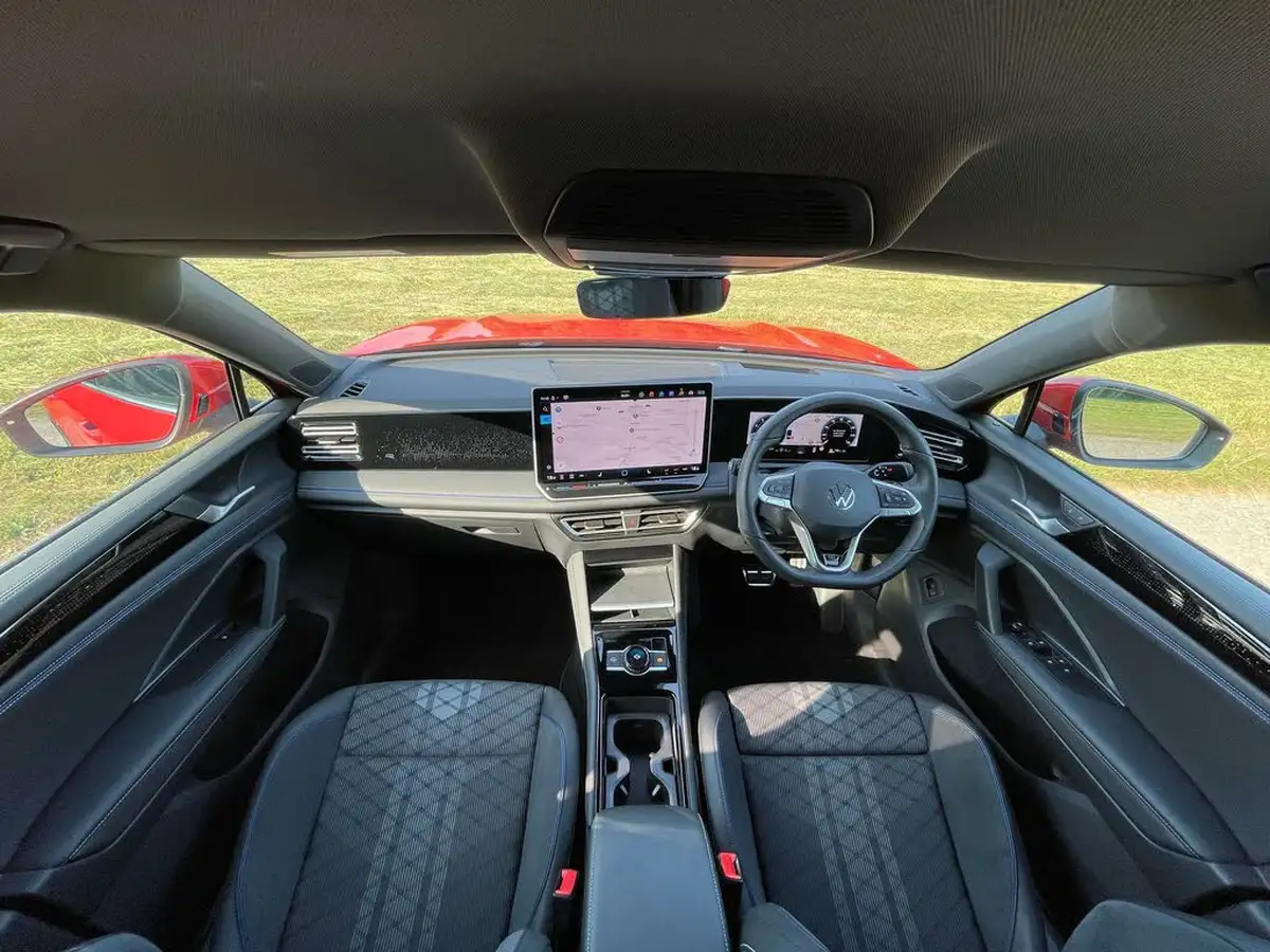 2024-volkswagen-tiguan-15-etsi-r-line-big-2