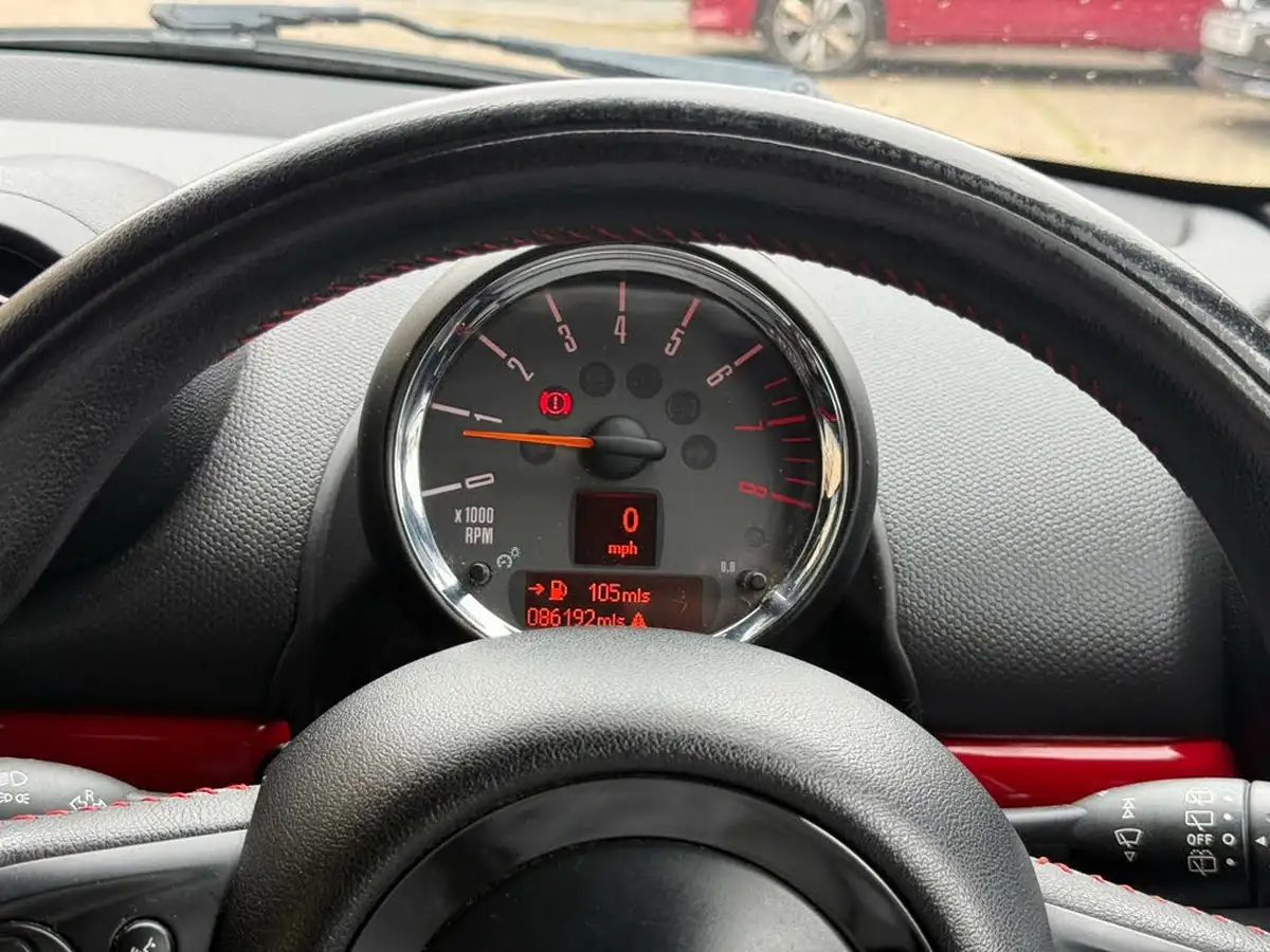 2012-mini-countryman-16-john-cooper-works-chili-big-21