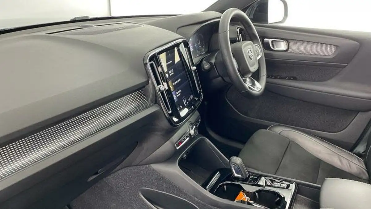 2021-volvo-xc40-15-t5-r-design-262bhp-big-1