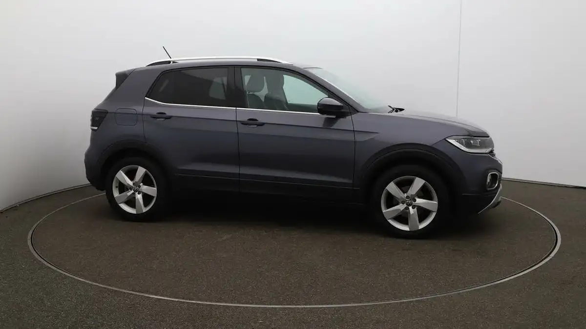 2021-volkswagen-t-cross-big-47