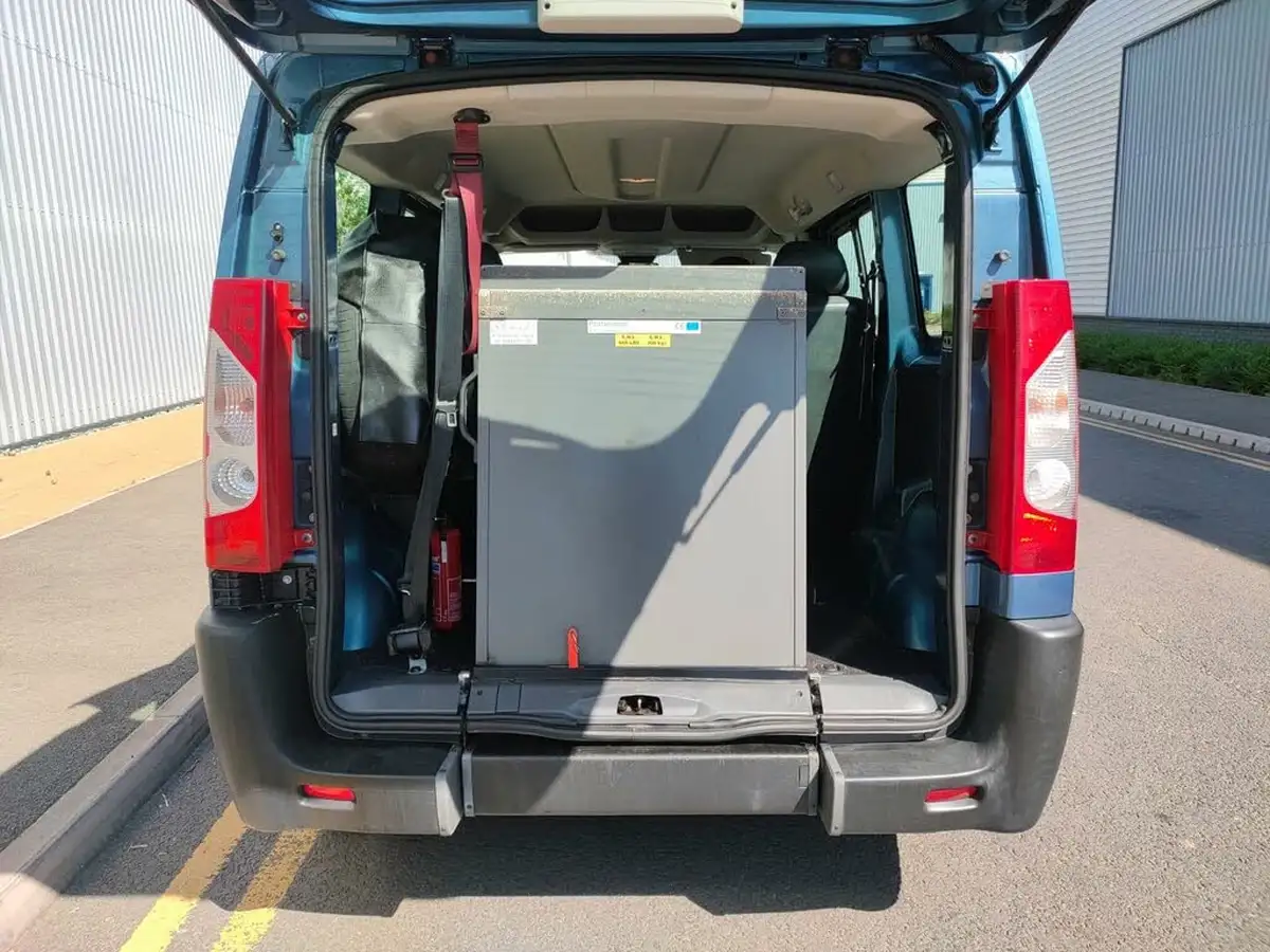 2011-peugeot-expert-tepee-16td-tepee-comfort-l2-big-12