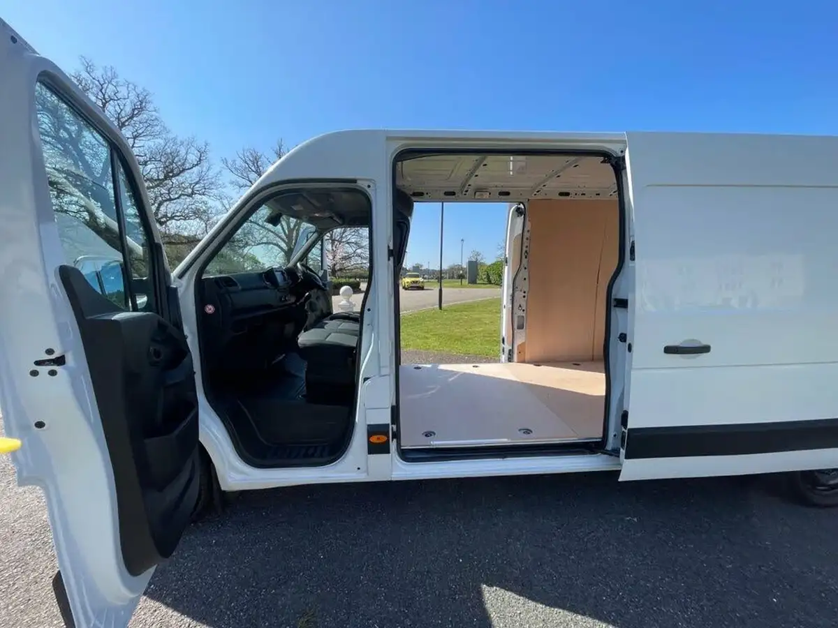 2022-nissan-interstar-23dci-f35-l3h2-tekna-135pseu6d-panel-van-big-12