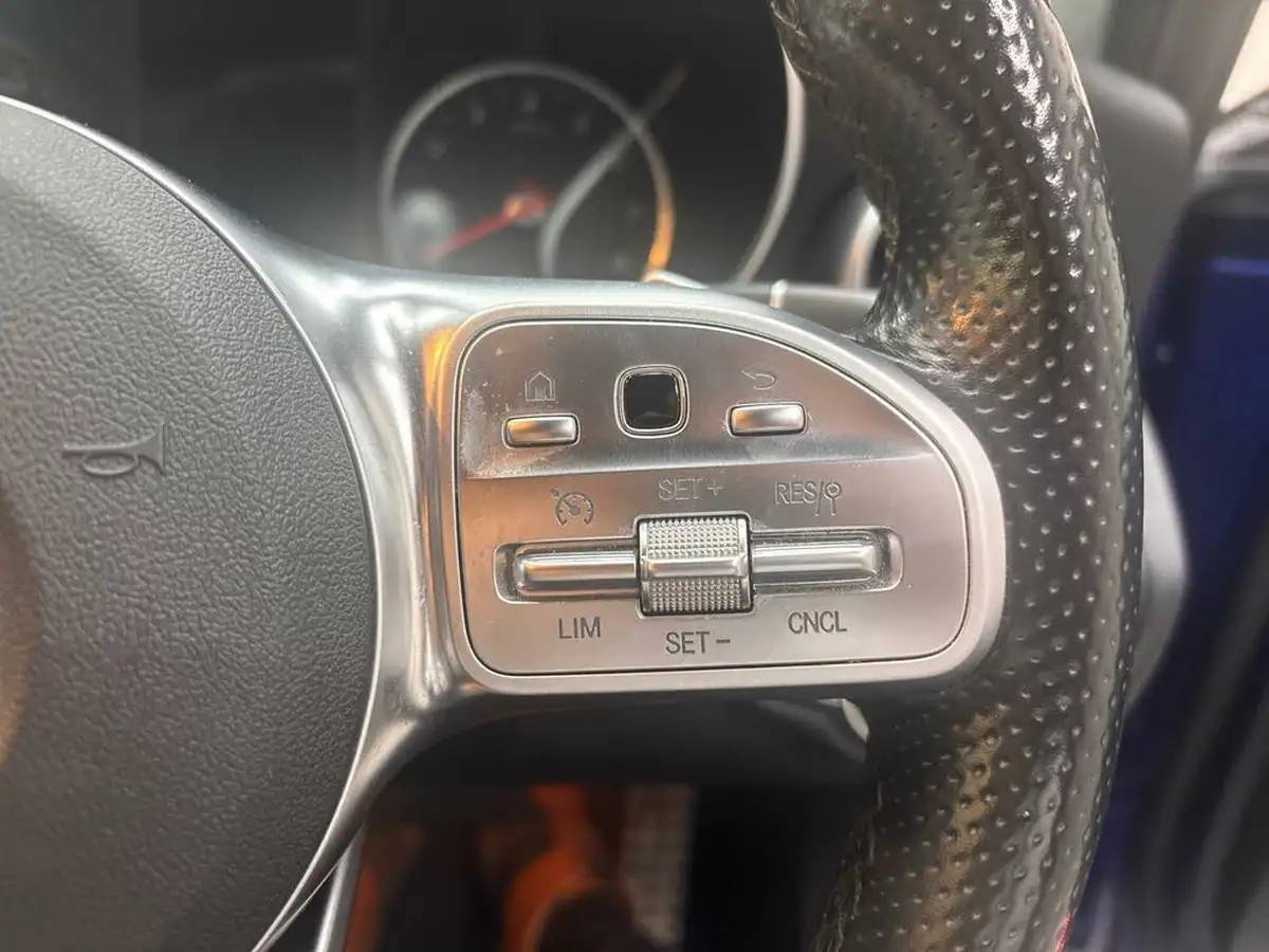 2018-mercedes-benz-c-class-15-c200-amg-line-ss-saloon-4d-big-38