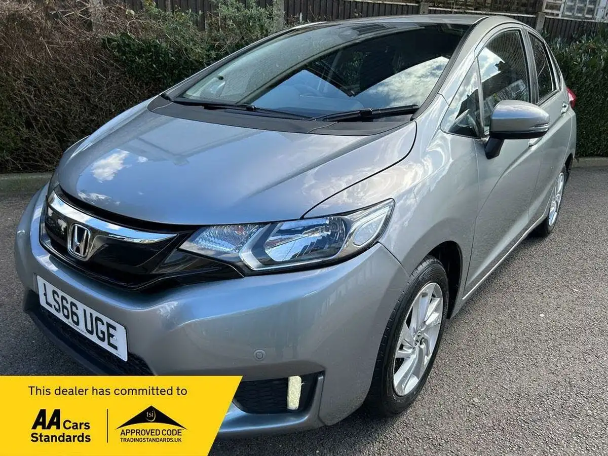 2016-honda-jazz-13-i-vtec-se-cvt-big-0