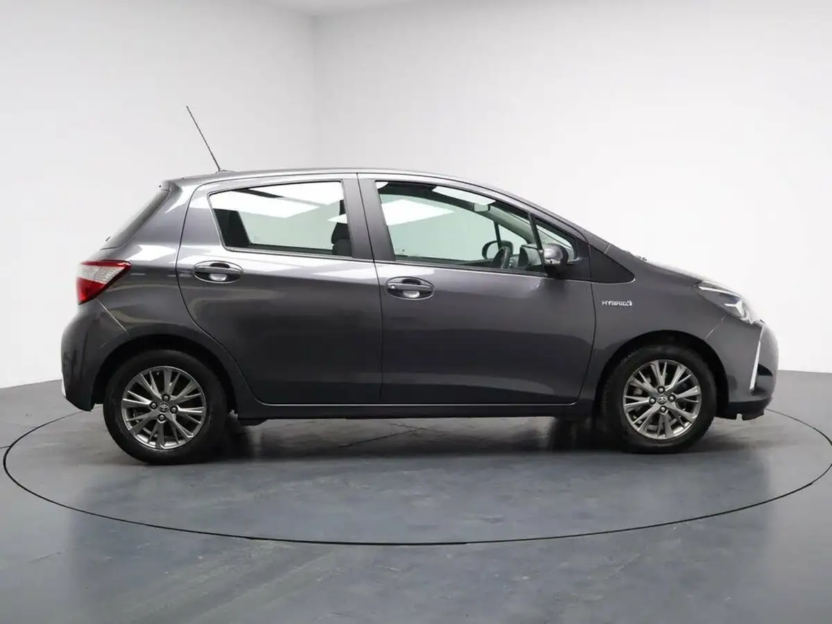 2019-toyota-yaris-15-vvt-i-icon-hybrid-big-13