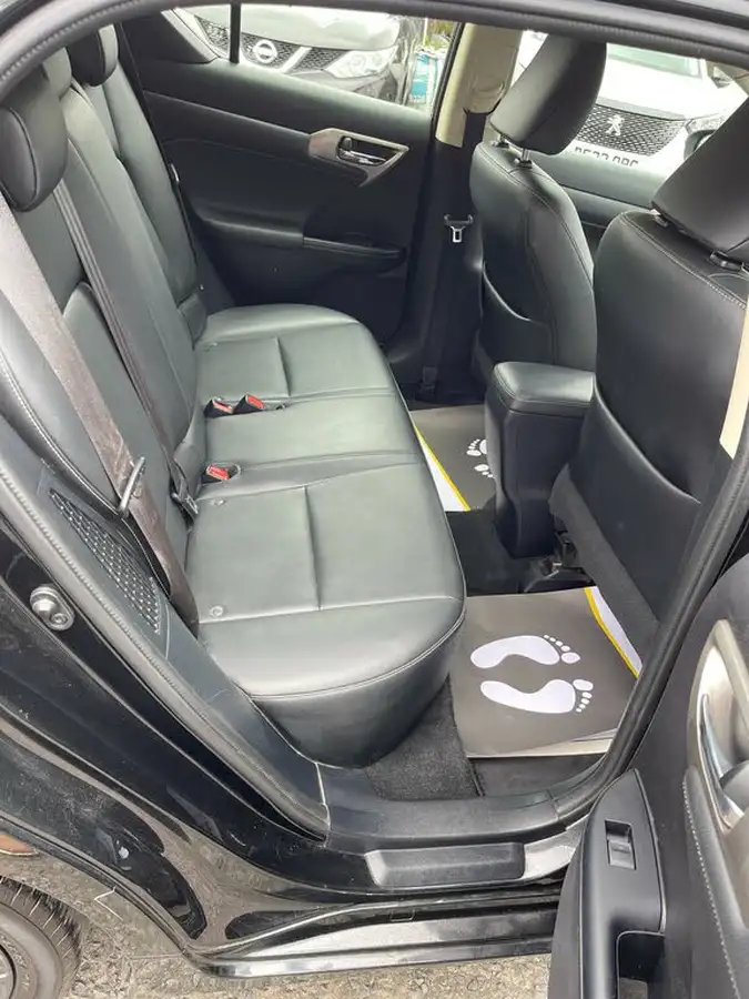 2017-lexus-ct-200h-18-executive-edition-big-24