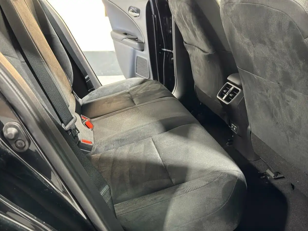 2019-lexus-ux-250h-20-ux-big-7
