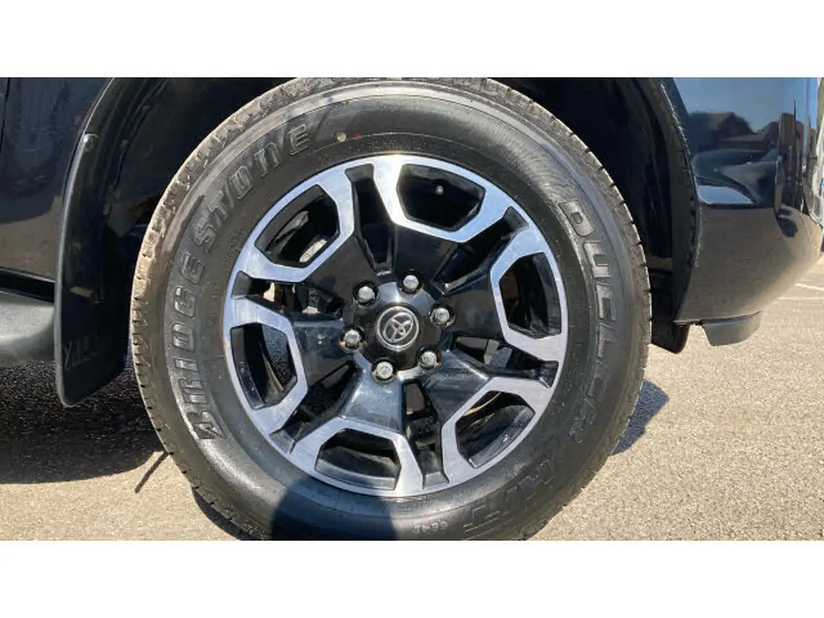 2023-toyota-hi-lux-28d-4d-invincible-2754cc-auto-big-6
