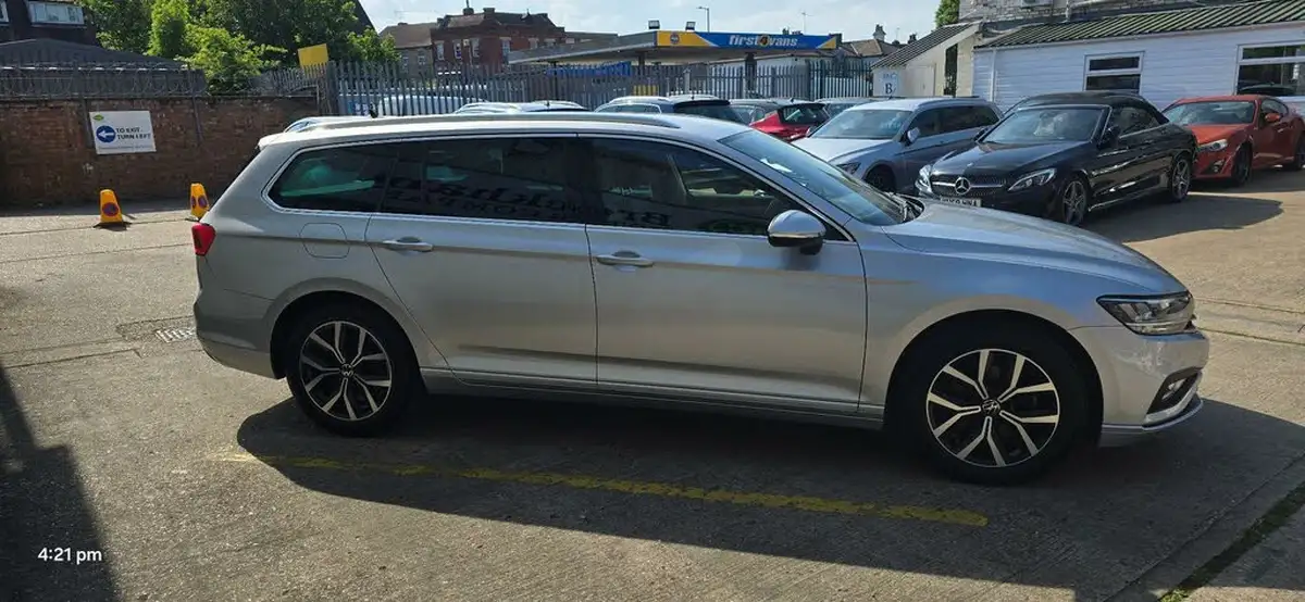 2020-volkswagen-passat-20tdi-sel-150ps-evo-estate-5d-dsg-big-4
