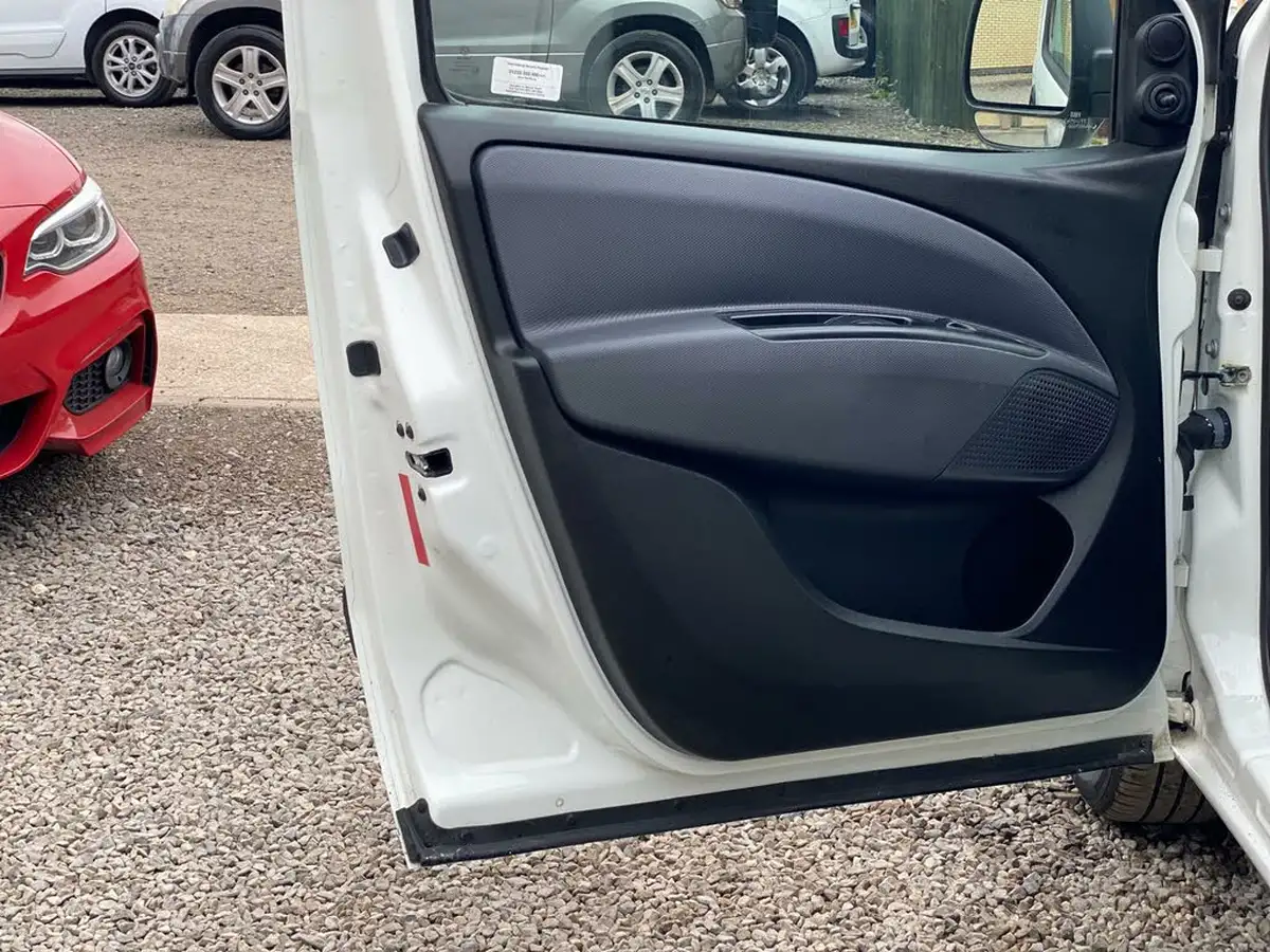 2015-fiat-doblo-cargo-16td-105eu-v-l1-refrigerated-van-big-26
