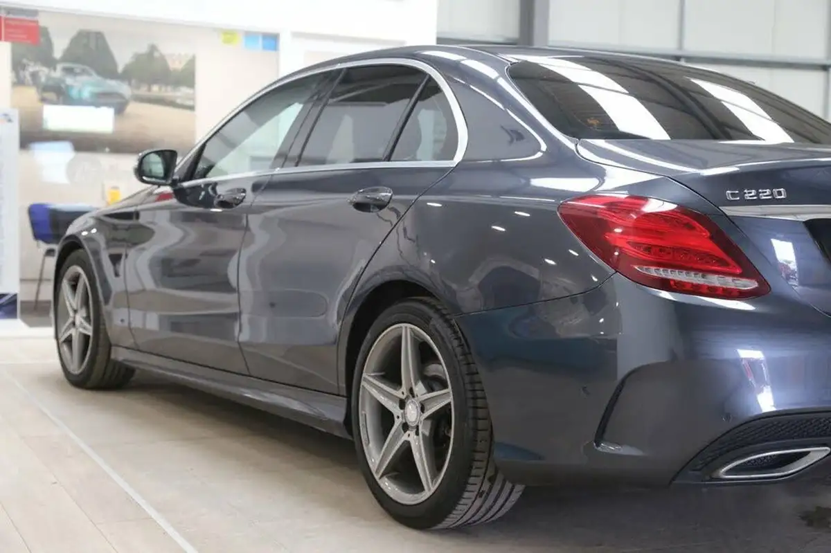 2015-mercedes-benz-c-class-21cdi-c220-amg-line-ss-saloon-4d-big-13