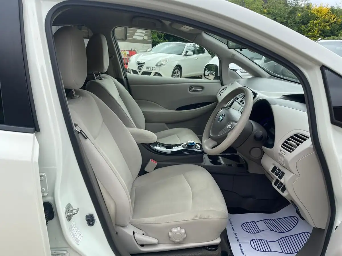 2013-nissan-leaf-e-auto-big-21
