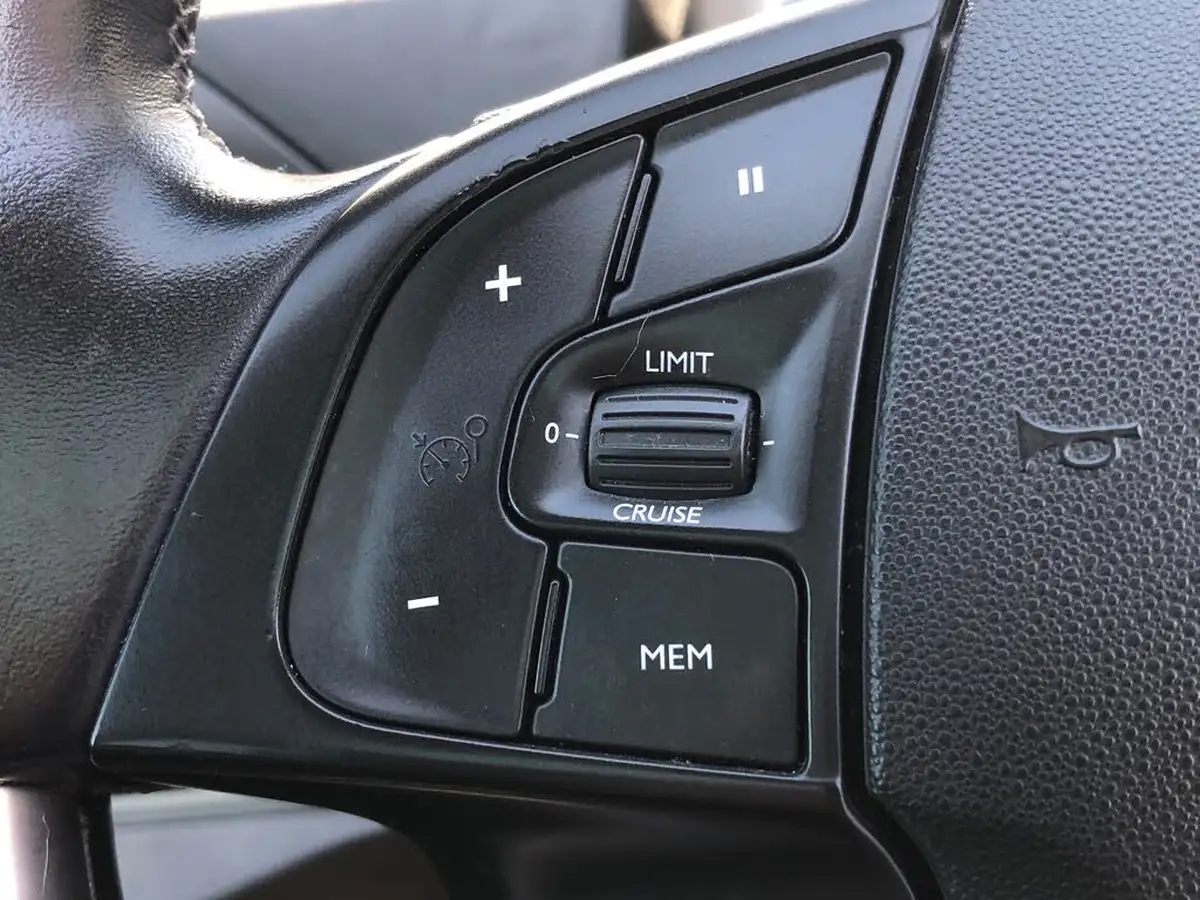 2017-citroen-grand-c4-picasso-16bluehdi-flair-big-36