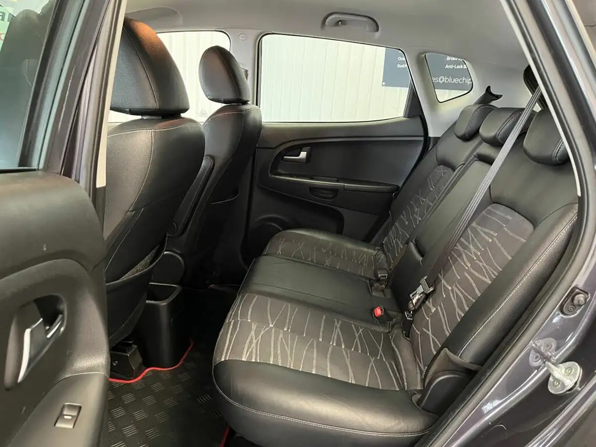 2016-kia-venga-16-3-isg-big-15