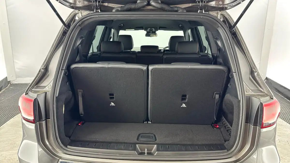 2021-mercedes-benz-glb-class-13-glb200-amg-line-8g-tronic-big-14