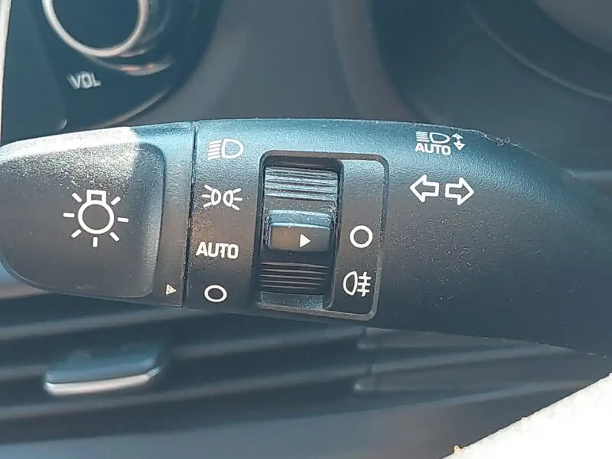 2022-hyundai-i20-10-t-gdi-se-connect-eclutch-imt-big-11