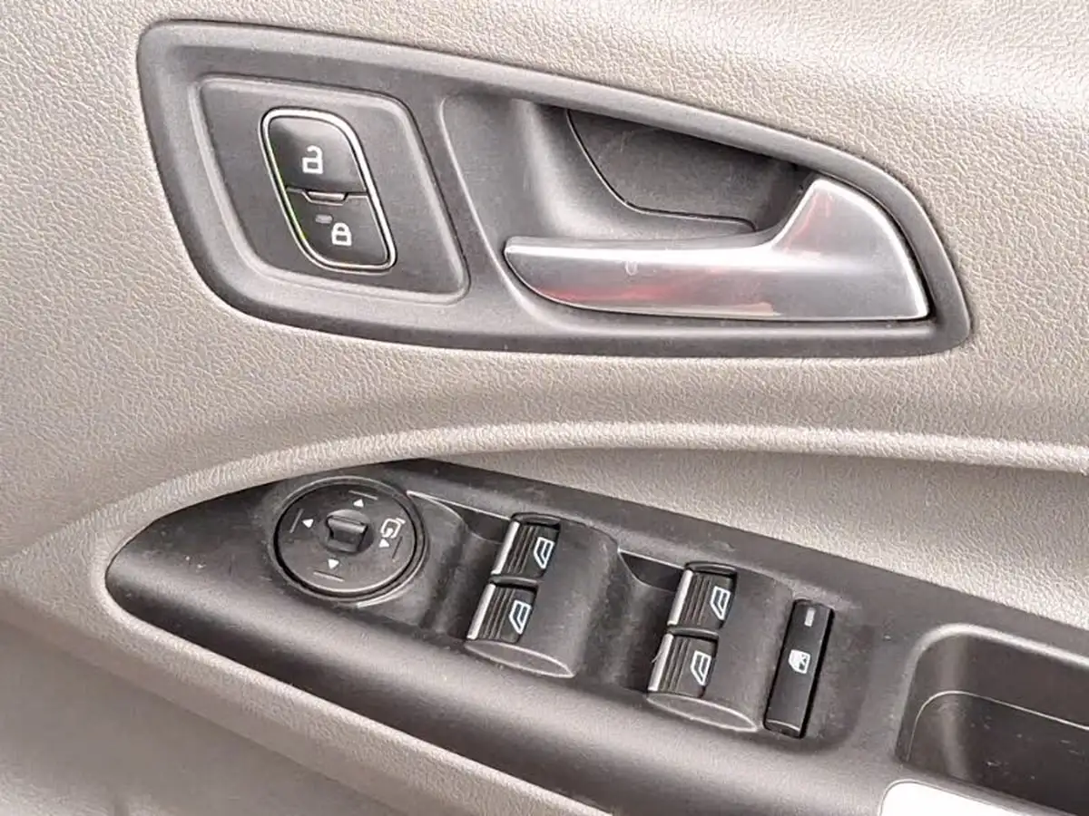 2021-ford-tourneo-connect-15-titanium-120ps-1499cc-big-13