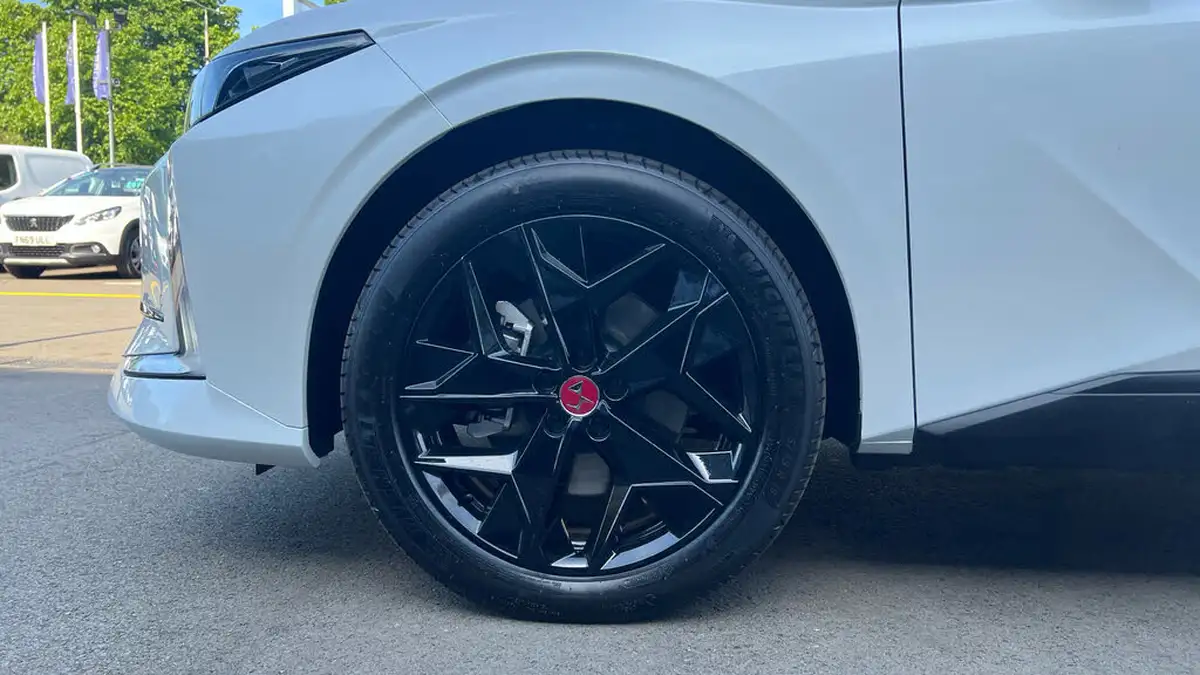 2024-ds-ds-4-e-tense-performance-line-nav-big-13