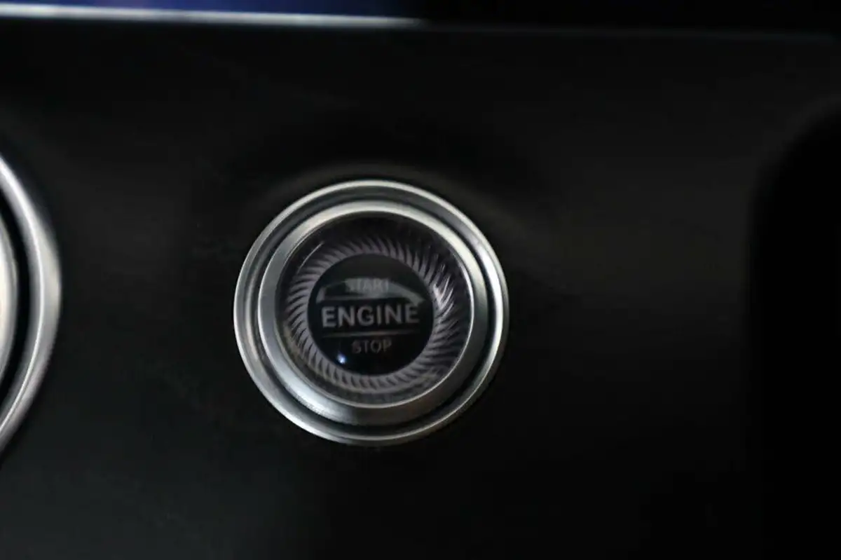 2019-mercedes-benz-e-class-20d-e220d-amg-line-edition-saloon-4d-big-21