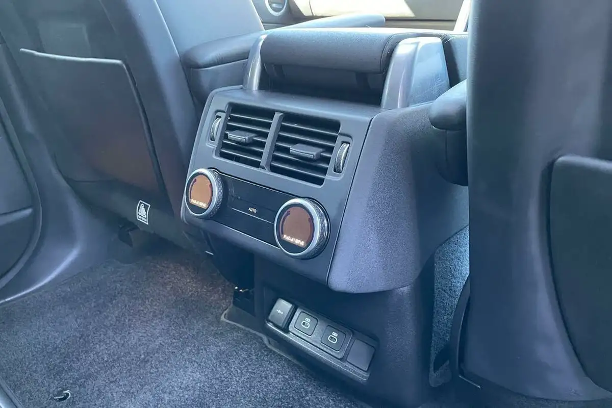 2024-land-rover-discovery-30-d350-dynamic-hse-big-34